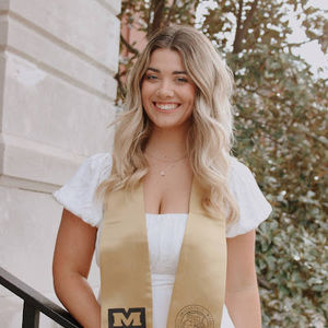 Meet your Posher, Alyssa